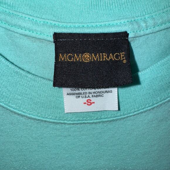 Vintage Y2K MGM Mirage 2000s casino las vegas strip t-shirt - Picture 3 of 4